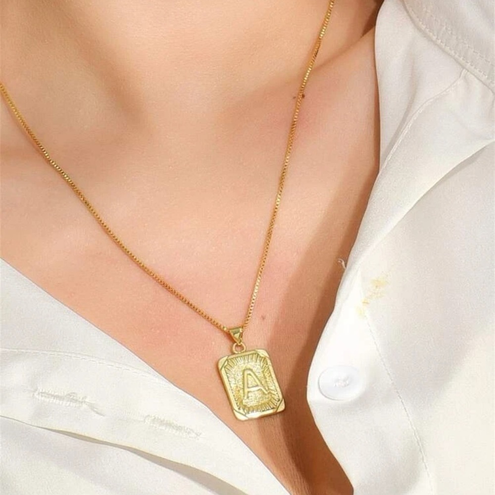 NWT 14K Gold Inial A Engraved Pendant Necklace Trendy Style​​​​​​